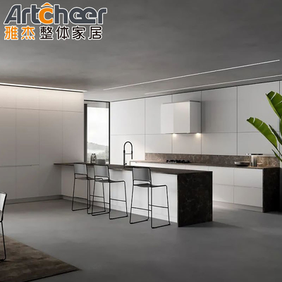 Mua Tủ nội thất nhà bếp được thiết lập với bàn đảo và phụ kiện bản lề trong thiết kế hiện đại sản xuất trực tuyến