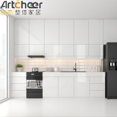 Mua Bộ tủ bếp mở nhỏ với tủ trắng sáng cao hiện đại và tủ cao màu đen sản xuất trực tuyến
