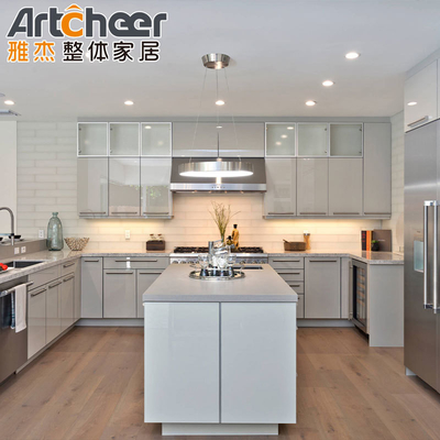 Tủ bếp gỗ rắn cổ điển sang trọng trong phong cách hiện đại đơn vị bếp hình U